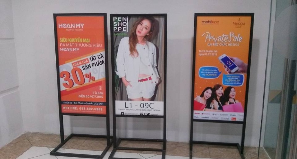 Standee chân X, nhôm cuốn