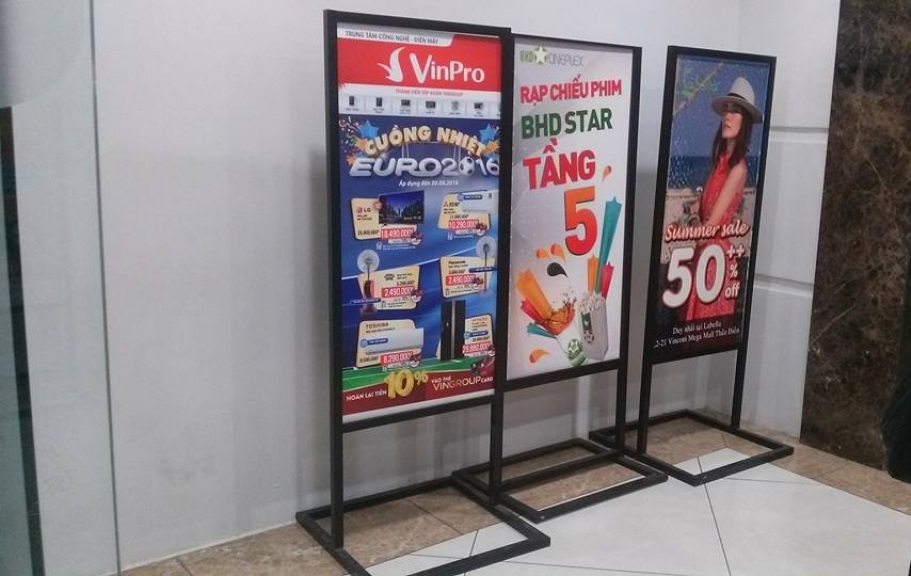 Standee chân X, nhôm cuốn